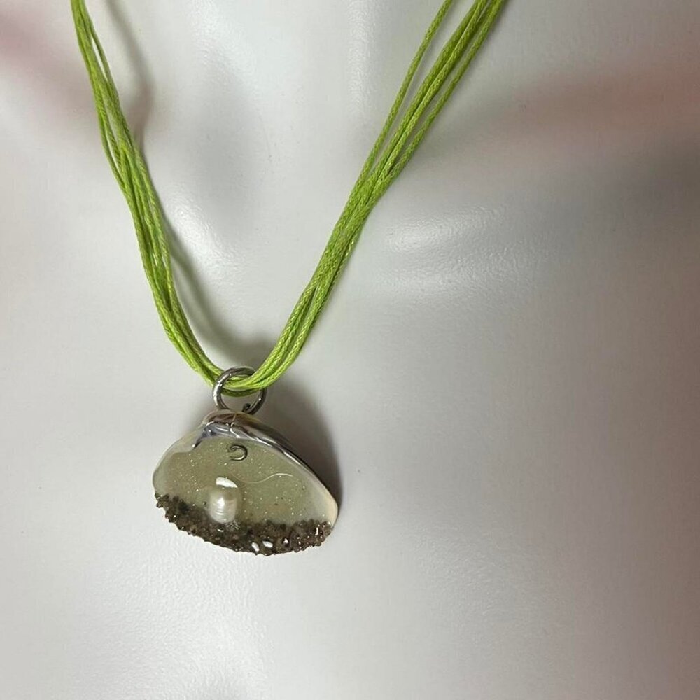 Handmade seashell necklace 💚💛​​​​​​​ - Picture 4 of 5